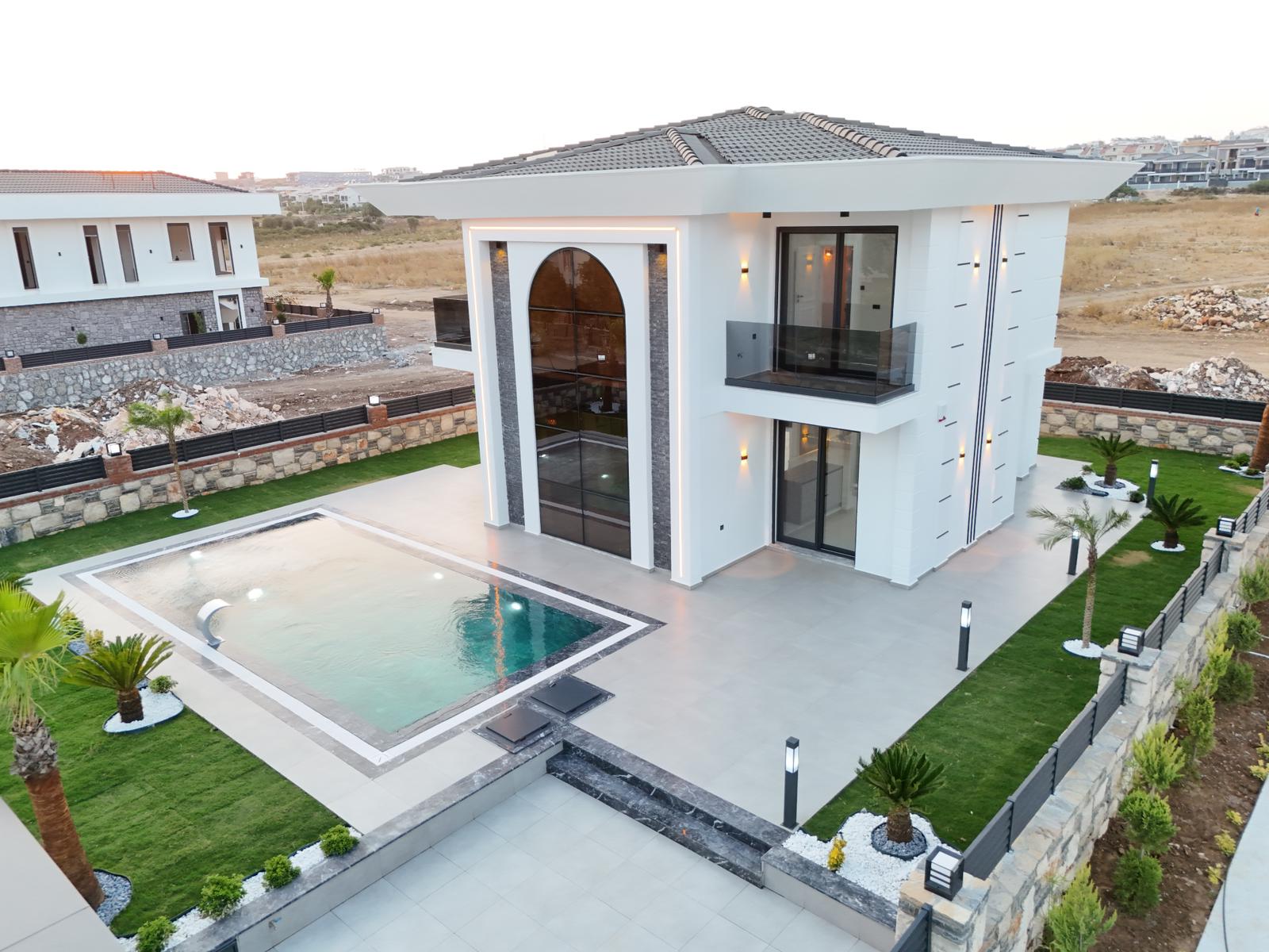 DİDİMDE SATILIK EFELERDE 500 M2 ARSA İÇİNDE 4+1 YERDEN ISITMALI LÜX VİLLA