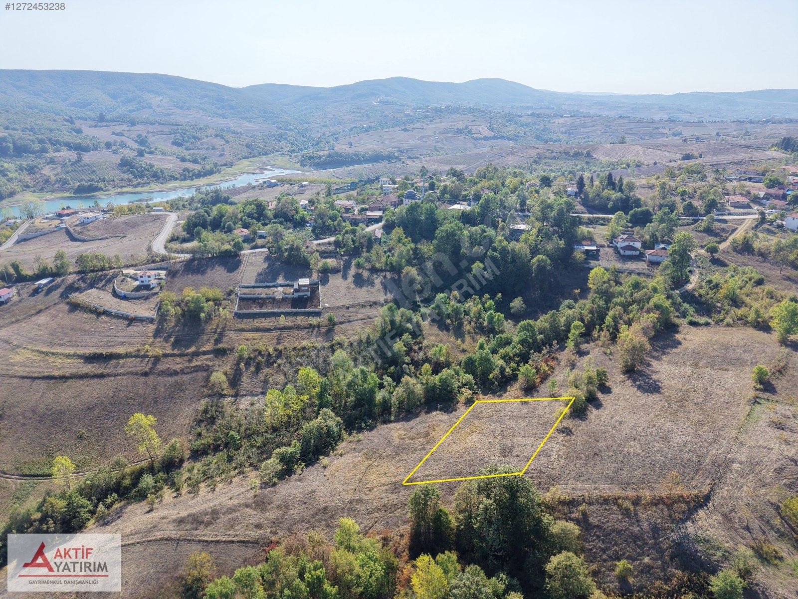 KANDIRA'DA ÇAPI DÜZGÜN 1.058 M2 GÖL MANZARALI YATIRIMLIK TARLA