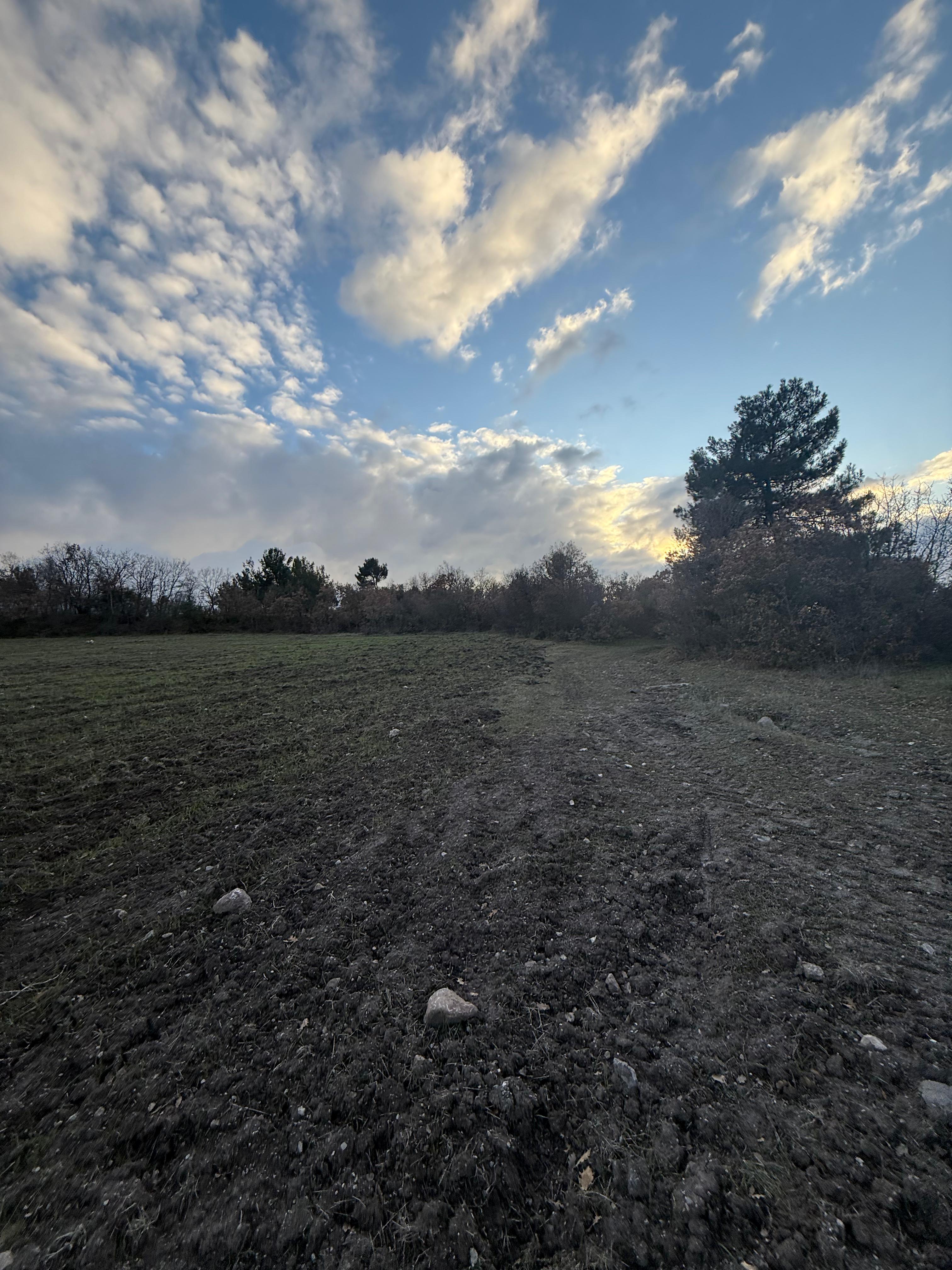 BALIKESİR DURSUNBEY GÖKÇEDAĞ KÖYÜNDE 1.018   M²  ARSA  SATILIKTIR