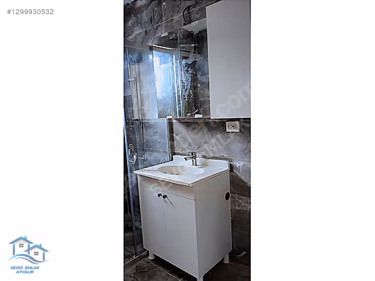 Ayvalık, Küçükköy'de 2+1 90 m2 Havuzlu Site İçi Satılık Daire