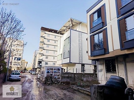 EMLAK72'DEN MERKEZİ KONUMDA SATILIK 1+1 DAİRE