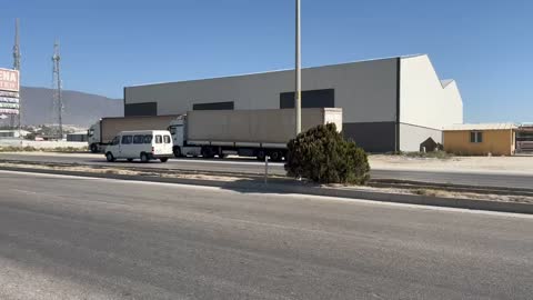 ÇEVREYOLU HONDA KAVŞAĞINDA 750m2 İŞ YERİ