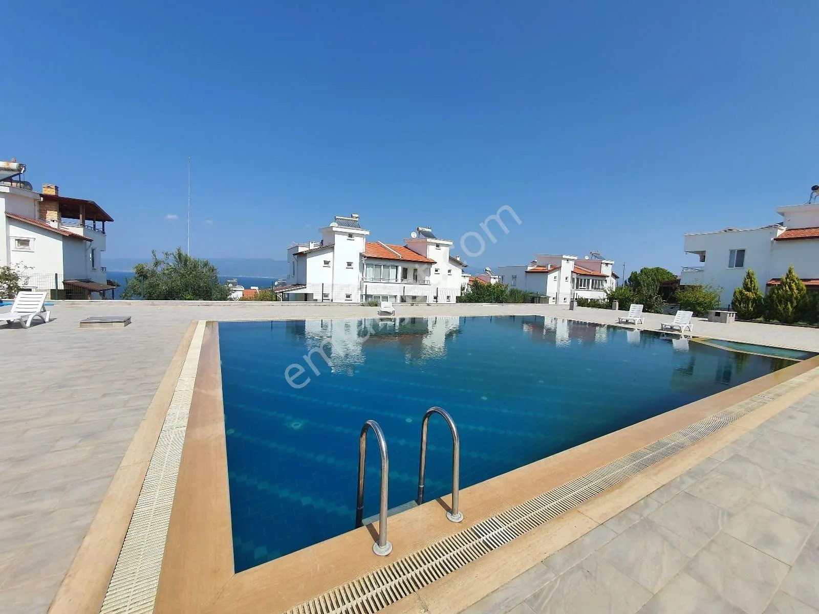 Balıkesir Burhaniye Pelitköy Sahilde Havuzlu Sitede Satılık villa