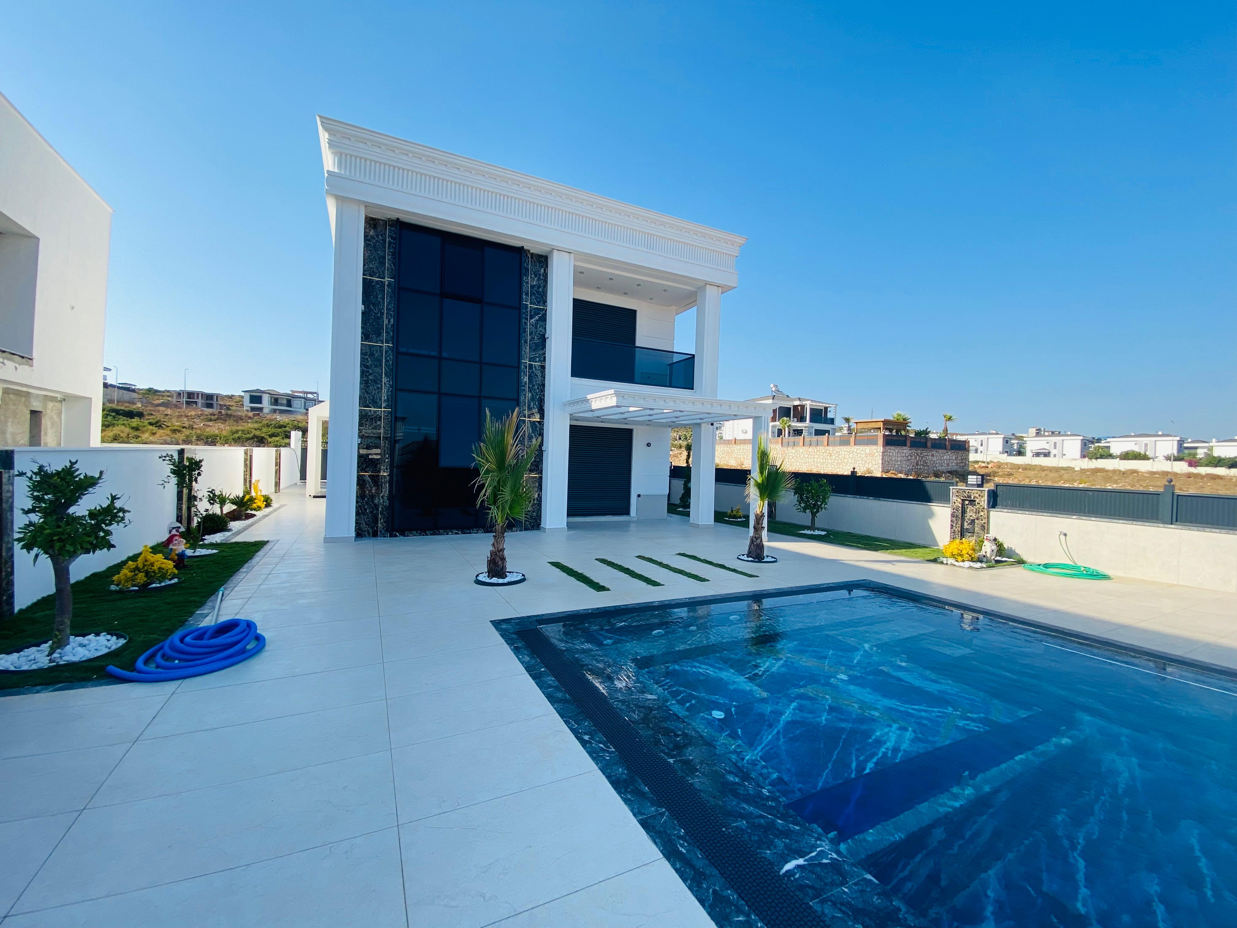 DİDİMDE MALİKANE TADINDA 526 M2 ARSA İÇİNDE AKILLI SİSTEM 4+1 AYRI MUTFAK VİLLA