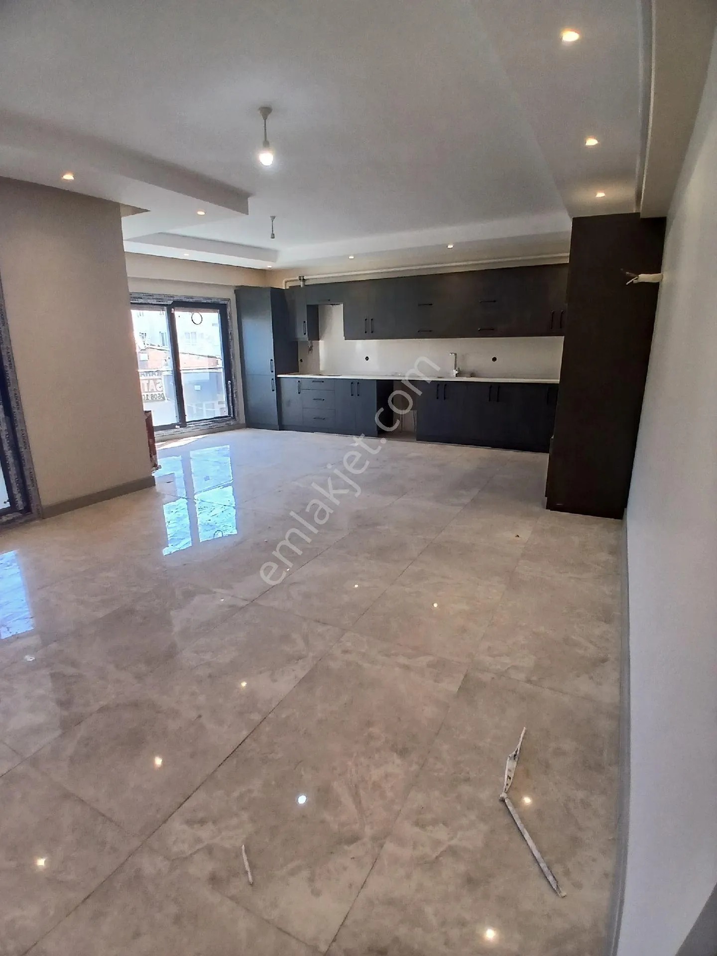 Torbalı Ertuğrul Mahallesinde 3+1 160m2 Sıfır Daireler Satılık