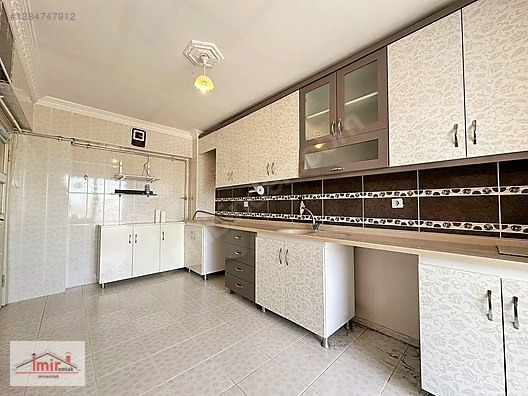 İMİR EMLAK'TAN MASRAFSIZ AYYILDIZ LİSESİ YAKINI 3+1 DAİRE