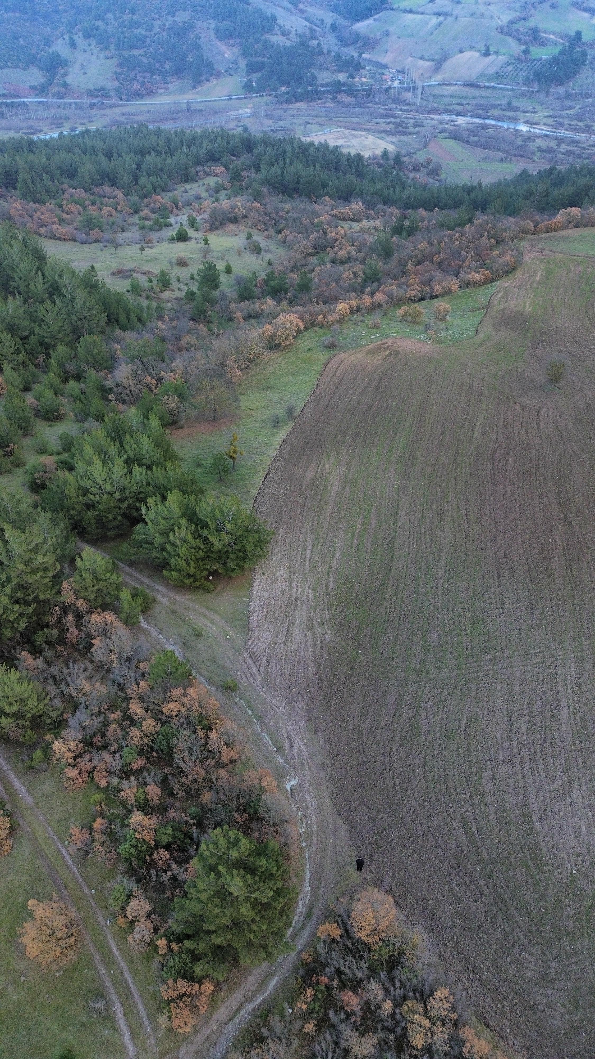 BALIKESİR DURSUNBEY GÖKÇEDAĞ KÖYÜNDE 757   M²  ARSA  SATILIKTIR
