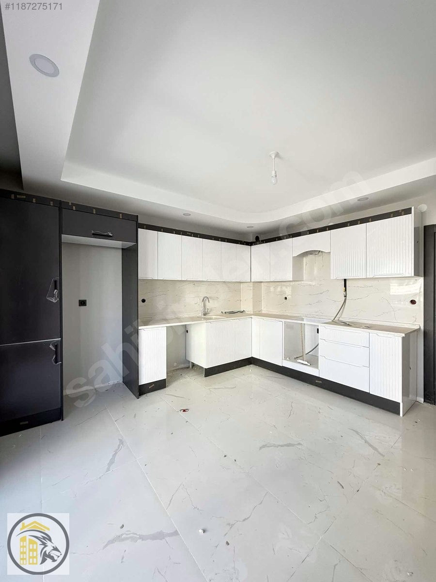 ASLAN EMLAK'tan ZAFERTEPEDE SİTE İÇİ KAPALI OTOPARKLI LÜKS 3+1