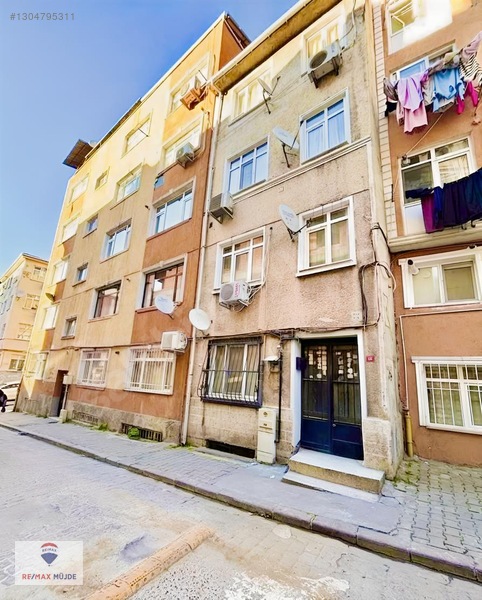 Beyoğlu Kadı Mehmet Efendi'de Satılık 1+1 Giriş Kat Daire