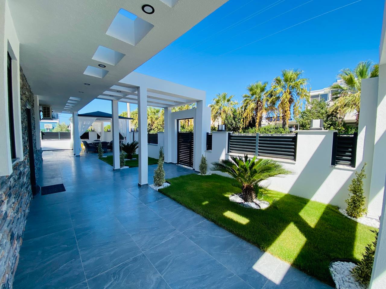 DİDİM EFELERDE FULL EŞYALI HAVUZLU ARABA GARAJLI LÜX VİLLA