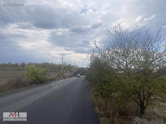 ADAPAZARI SALMANLI MERKEZDE 6074 M2 YOLA BİR PARSEL HARİKA TARLA