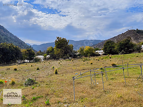 SERALARIN ORTASINDA,KÖYÜN DİBİNDE,4.726 M2 TOPRAĞI VERİMLİ ARAZİ