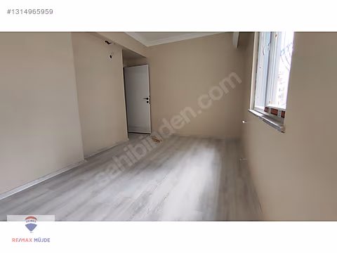 YENİBOSNA ZAFER MAH.1+1 - SIFIR - METROBÜSE 10 DK