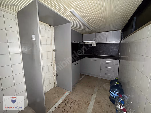 RAMİ KIŞLA CADDESİ ÜSTÜ EMİNTAŞ 3 SİTESİ 135m² DÜZ GİRİŞ İŞ YERİ