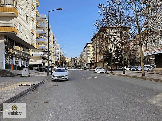 EMLAK 72 DEN KÜLTÜR MAH BAKIMLI SATILIK 3+1 FIRSAT DAİRE