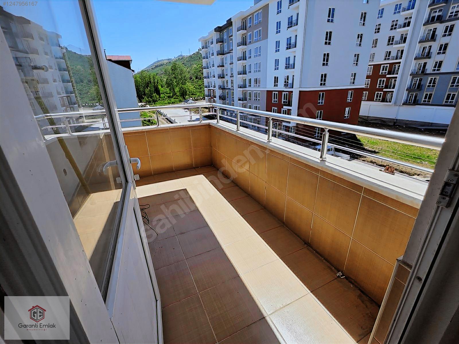 CUMHURİYET MAH DİŞ FAKULTESİ KARŞISINDA 3+1 3. KAT SATILIK DAİRE