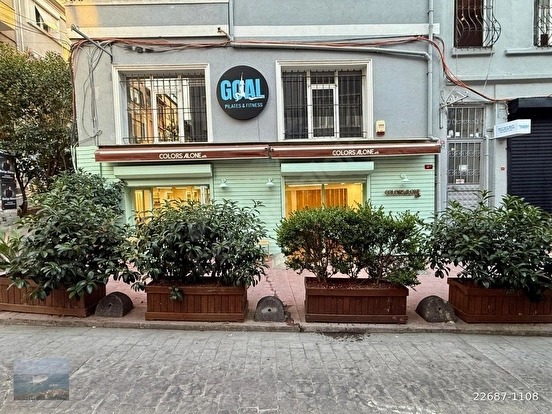 CİHANGİR DE KÖŞE KONUMDA DEVREN KİRALIK İŞ YERİ