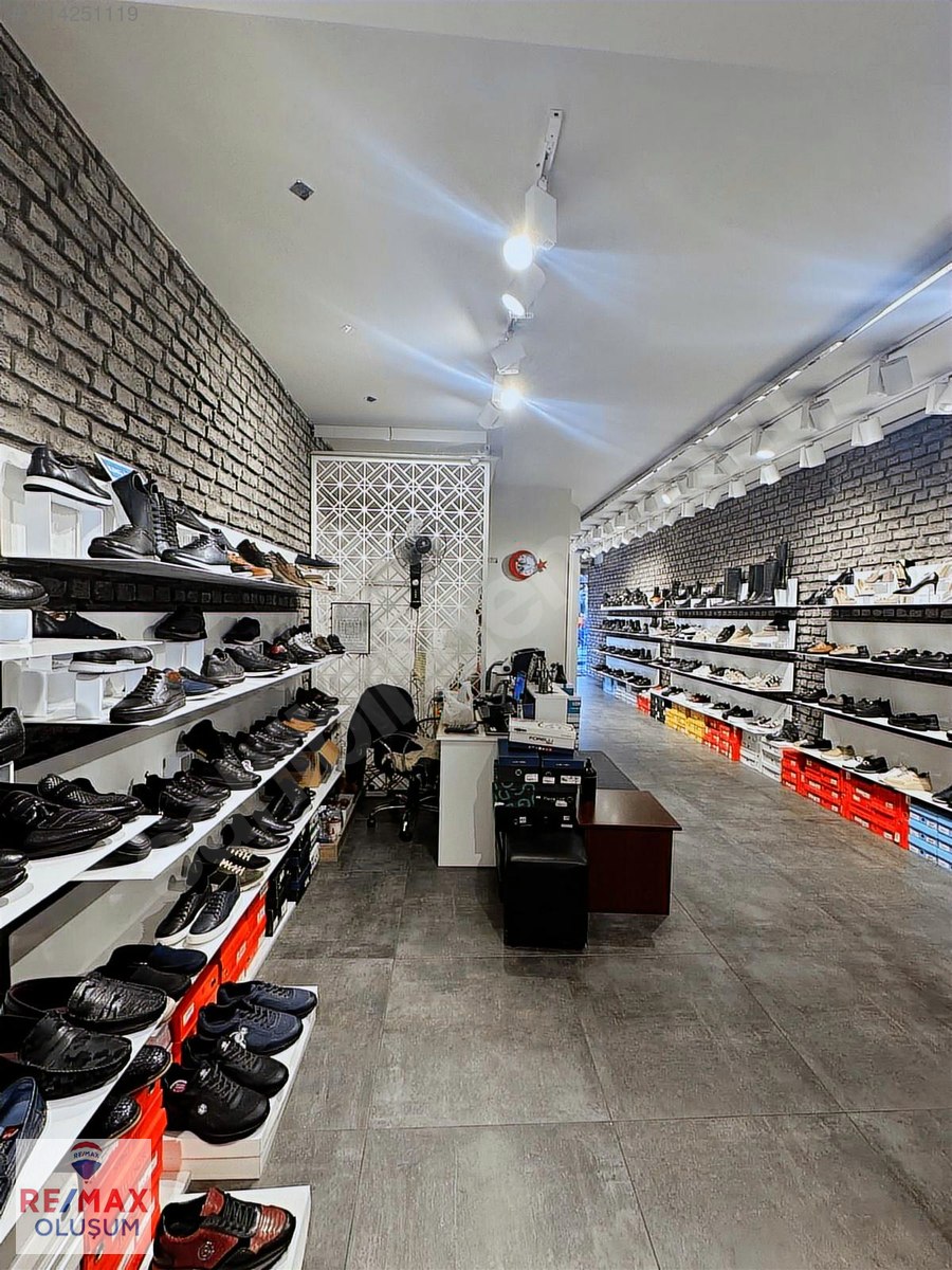 REMAX SELMAN LALELİ KOSKA CADDESİ ÜZERİNDE 100M2 SATILIK DÜKKAN