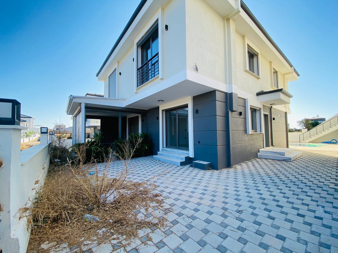 DİDİMDE SATILIK HAVUZLU SİTE İÇİNDE DENİZE YAKIN 3+1 VİLLA