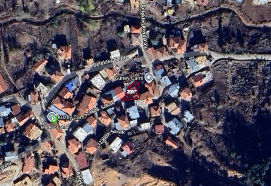 KONYA ILGIN BELEKLER    KÖYÜNDE 282  M²  İKİ KATLI KERPİÇ EV ARSASI SATILIKTIR