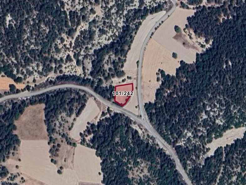 KÜTAHYA ÇAVDARHİSAR ÇAT  KÖYÜNDE 1.561  M²  TARLA  SATILIKTIR