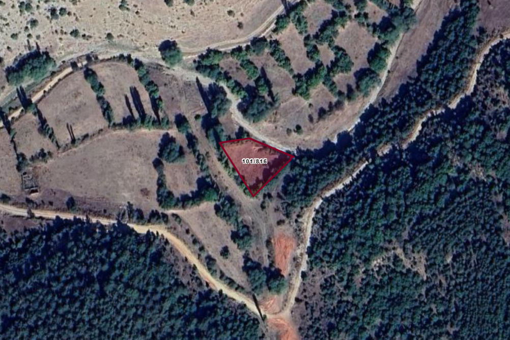 KÜTAHYA ÇAVDARHİSAR GÖKLER  KÖYÜNDE 1.134  M² TARLA  SATILIKTIR