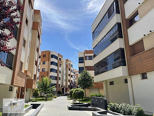 Pİ GAYRİMENKUL'den 4+1 SİTE İÇİ 205 m2 LÜKS DAİRE