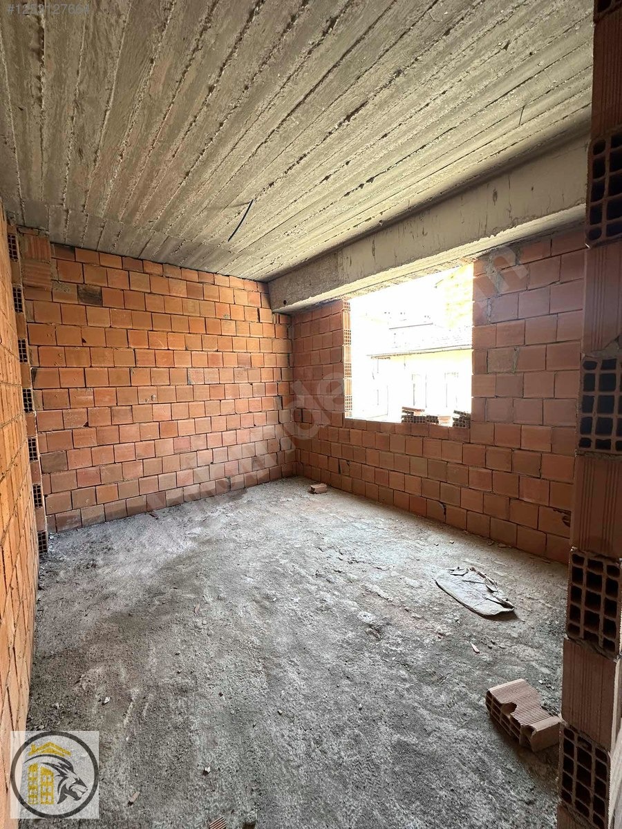 ASLAN EMLAK'tan MEYDAN KONUMLU FIRSAT SIFIR 1+1 DAİRELER