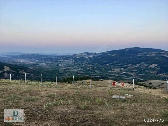  İznik Alakaya’da Etrafı çevrili göl manzaralı Satılık 6 dönüm Kıymetli Arazi.