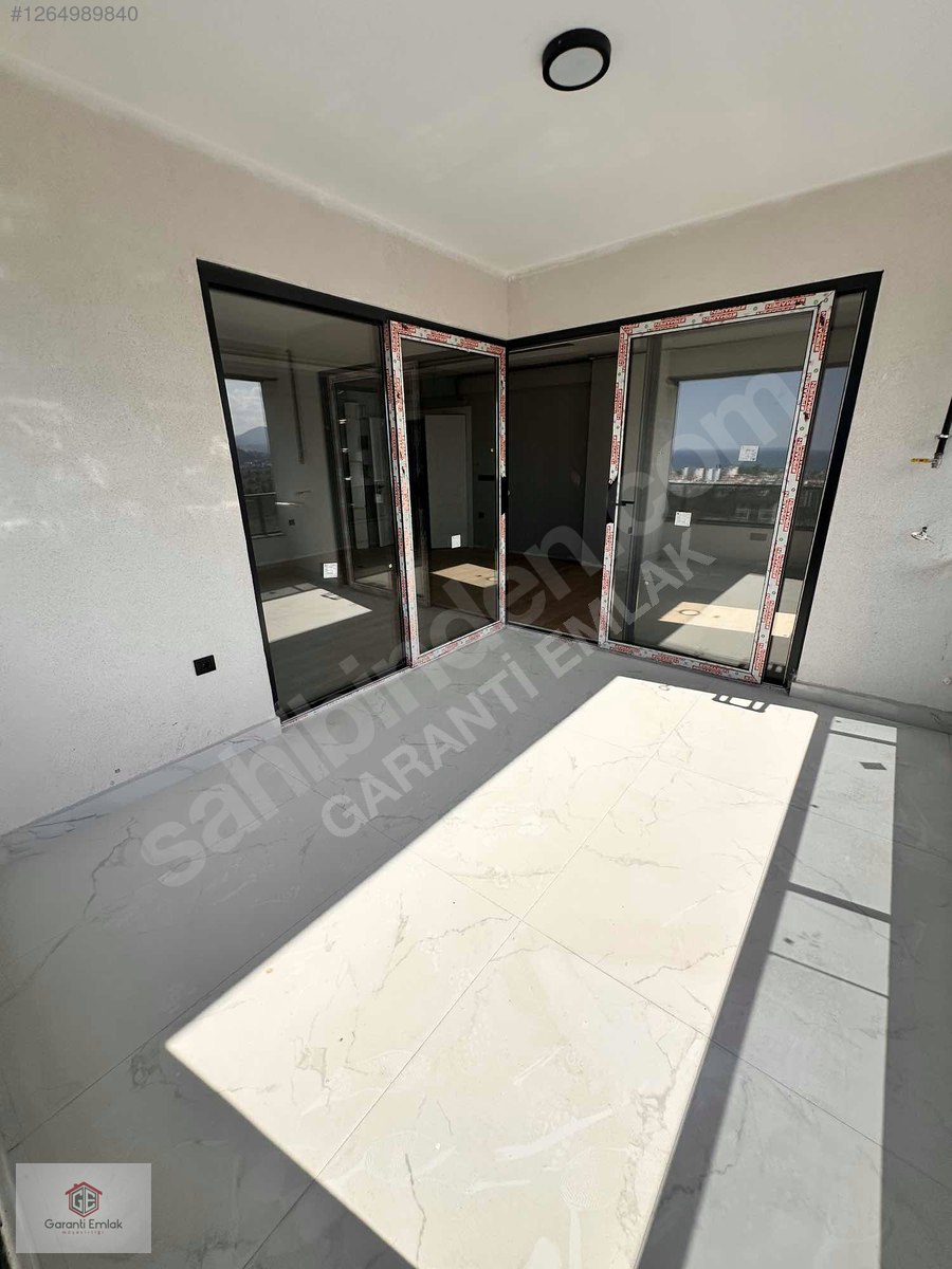 KARŞIYAKA'DA SPOR KOMPLEKSİ ÜST TARAFINDA MANZARALI DAİRE