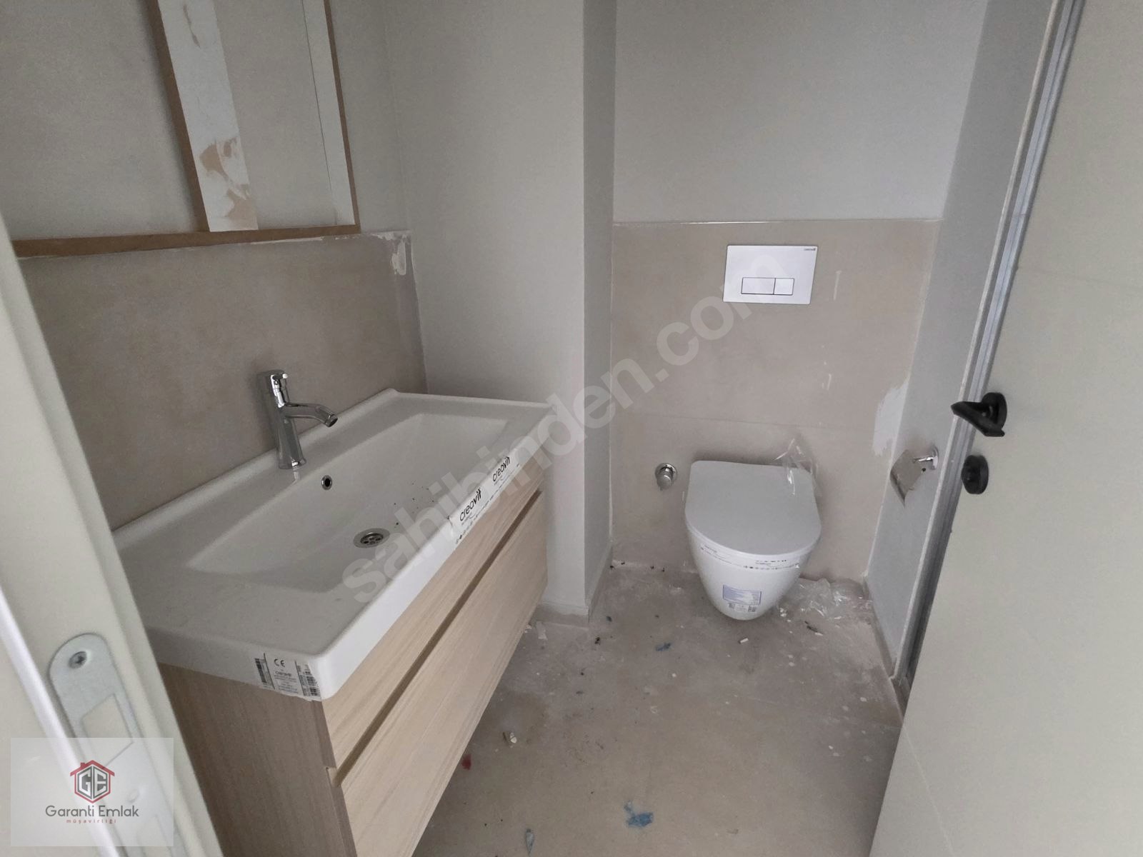 DİŞ FAKULTESİ KARŞISI 1+1 4. KAT 55 M2 SİTEDE SATILIK DİRE ACİL