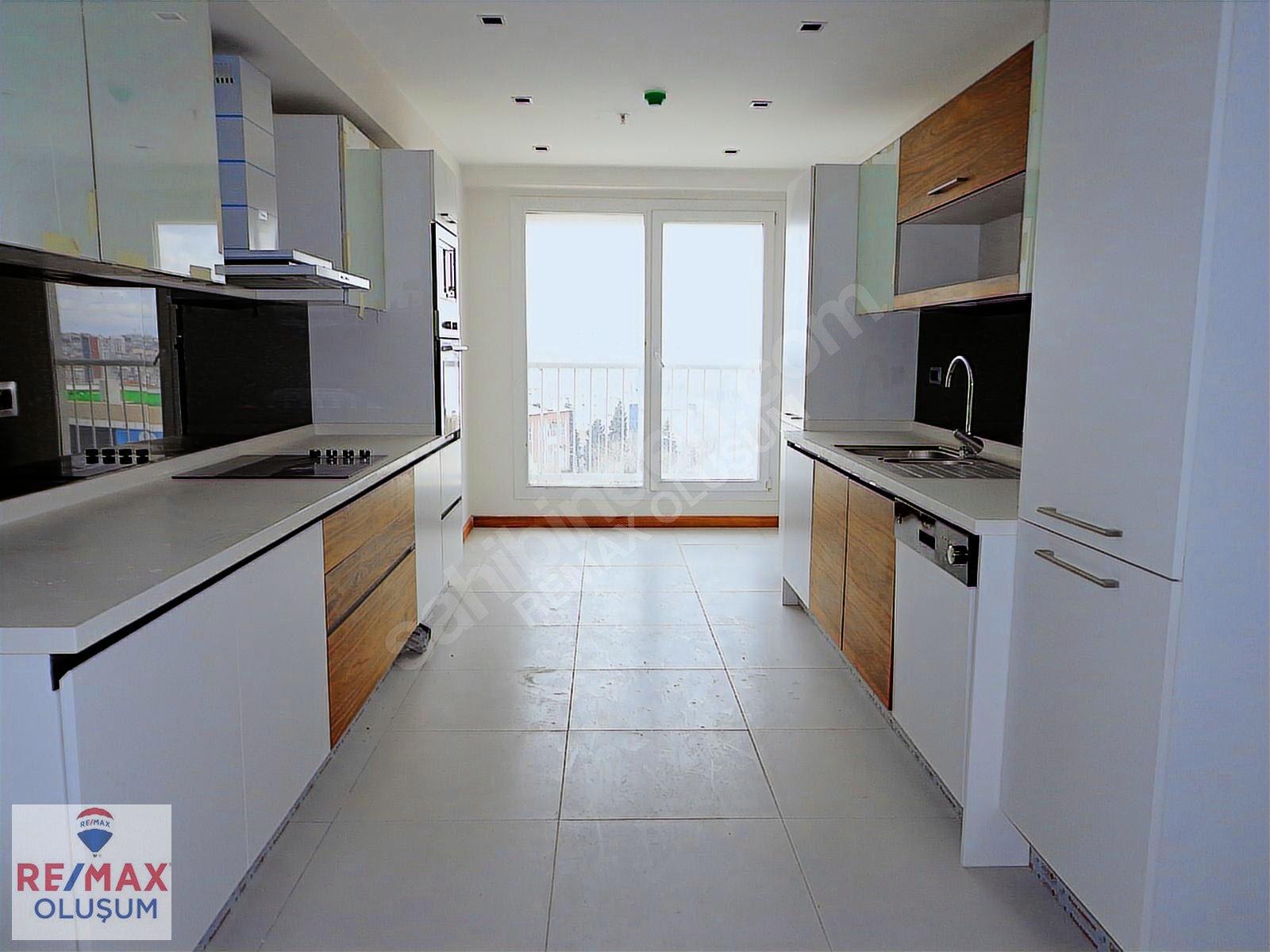 Remax Oluşum'dan Güneşlipark'ta 180 M2 Satılık 4+1 Daire