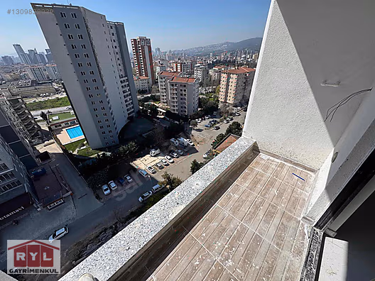 KARTAL YAKACIKTA SİTE İÇİNDE YÜKSEK KATTA FERAH 2+1 DAİRE