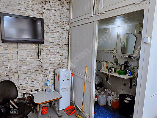 Bayraklı Sevgi Yolu Yan Sokağın'da Satılık 36 m2 Kiracılı Dükkan