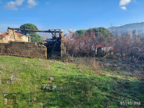 KOZAK YUKARIBEY MAH DE 1650 M2 ÜÇ KATLI EV TAŞ EV BAHÇE MANZARALI