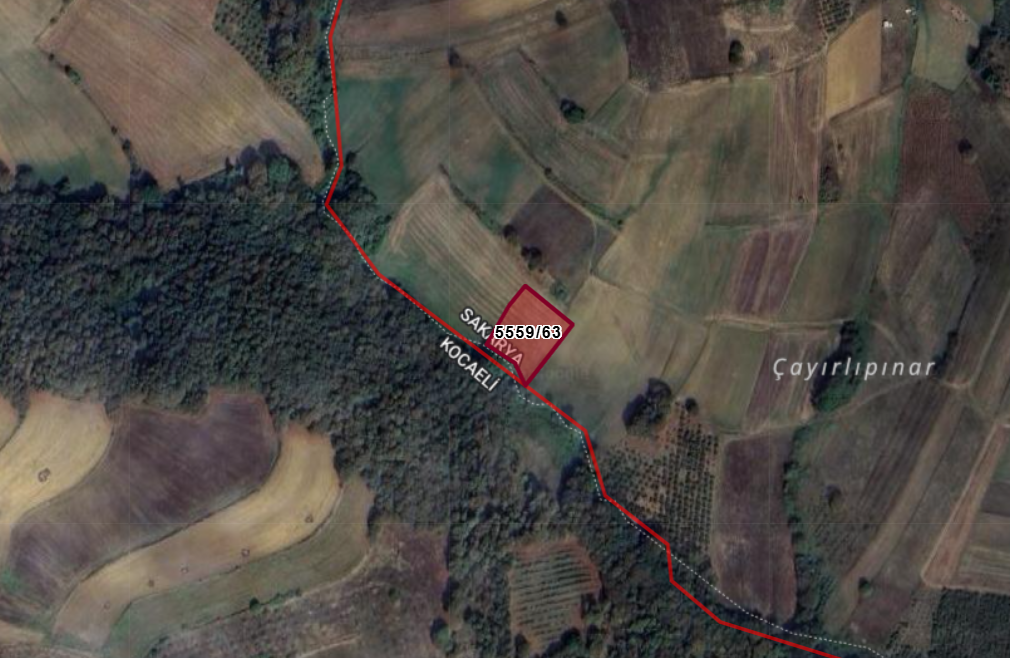 SAKARYA ADAPAZARI BÜYÜKHATAPLI   KÖYÜNDE 2.161 M²  TARLA  SATILIKTIR