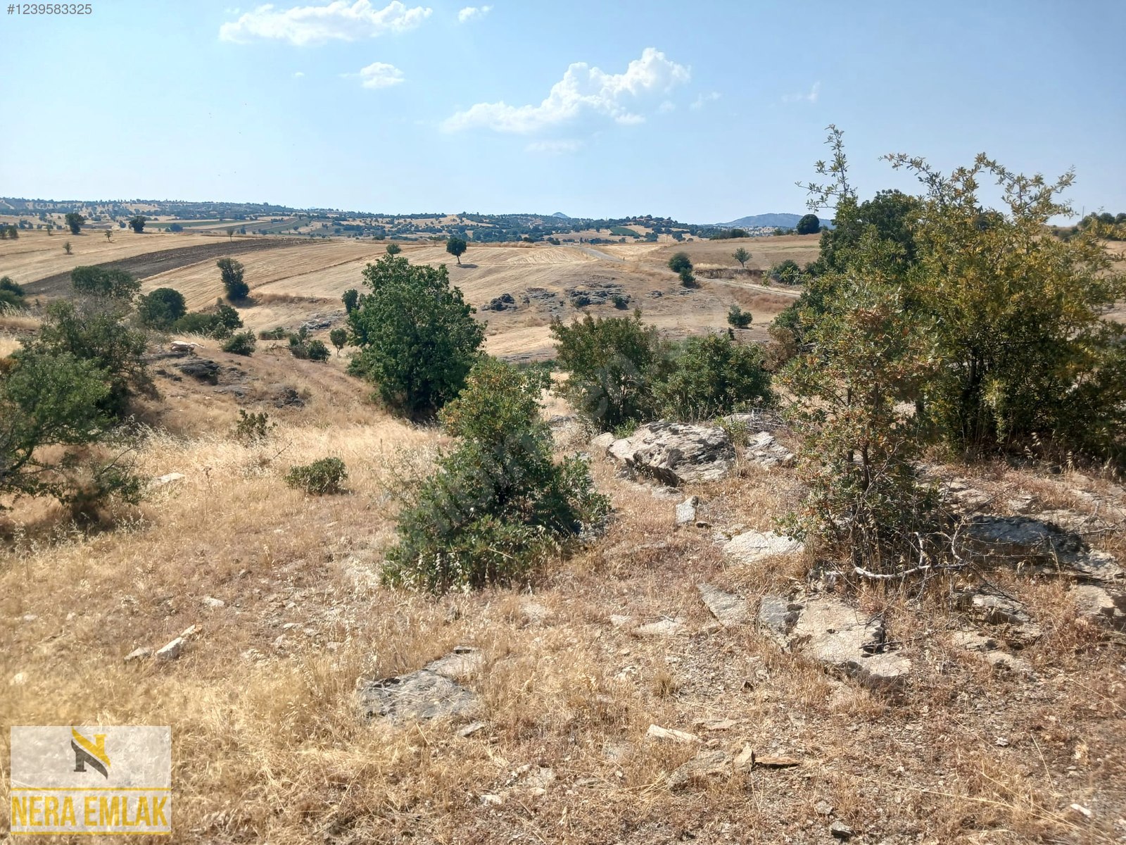 KÖY YERLEŞİMİN DİBİNDE TEKTAPU EV İÇİN TEMEL ATILMIŞ 5.735m2ARSA