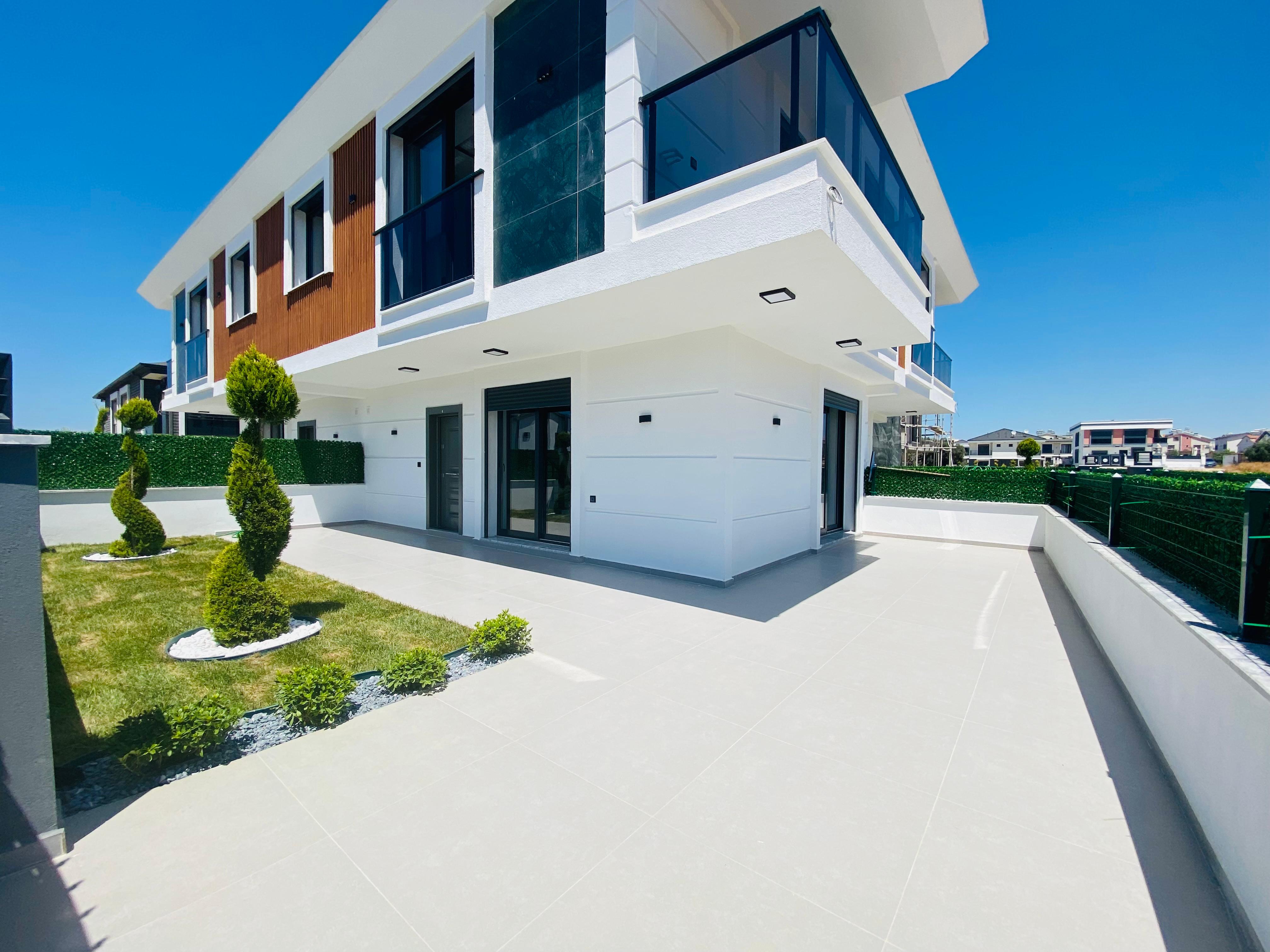 DİDİMDE SATILIK İSTER HAVUZLU İSTER ARABA GARAJLI SEÇENEKLİ VİLLALAR