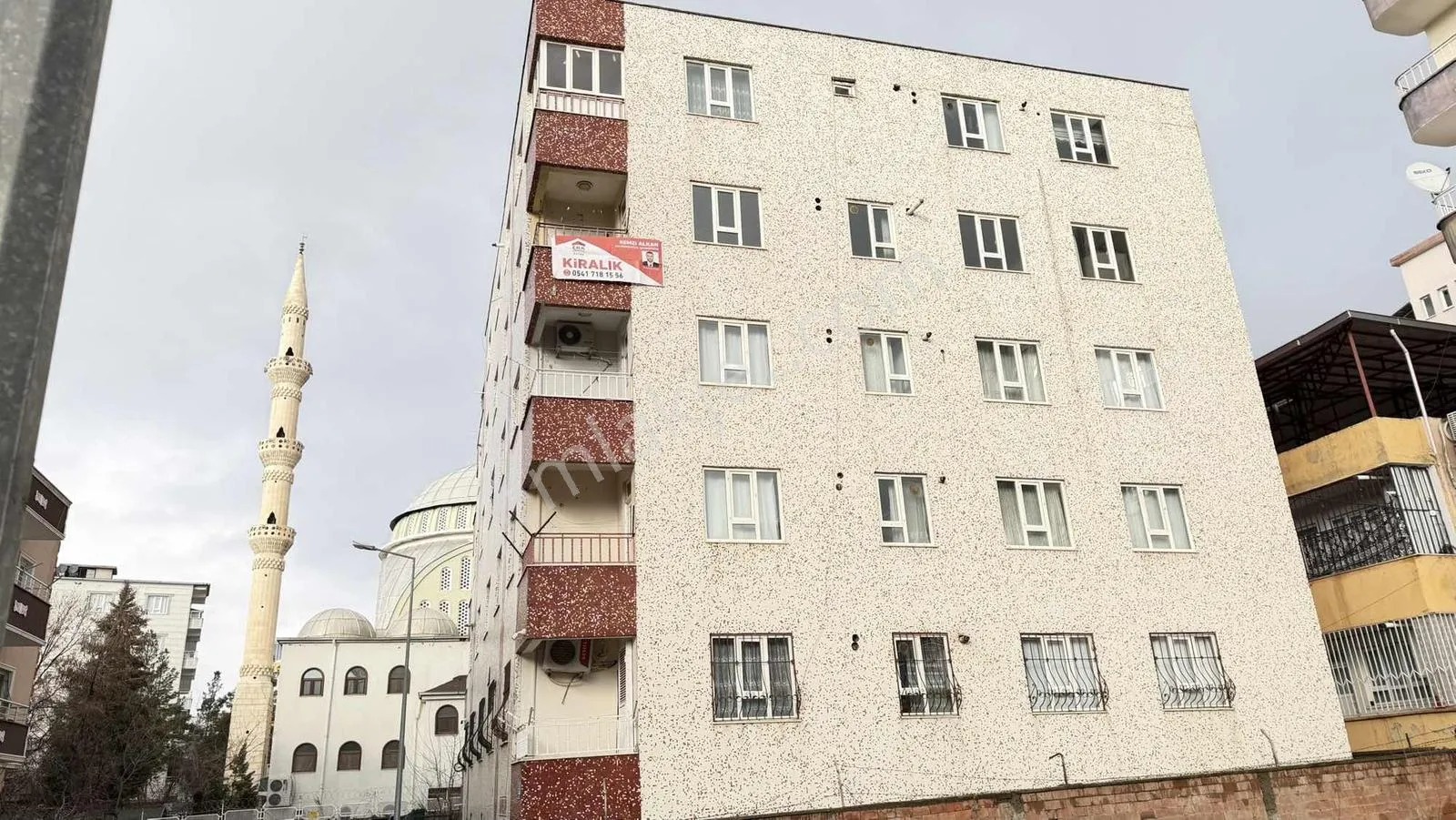 Şafak Mahallesi'nde Kiralık Ara Kat 2 + 1