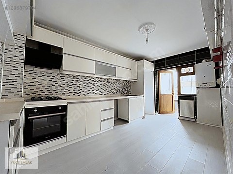 YÜCE'DEN▓ 3+1 MANZARASI AÇIK GENİŞ OTURUMLU YAPILI FIRSAT DAİRE.