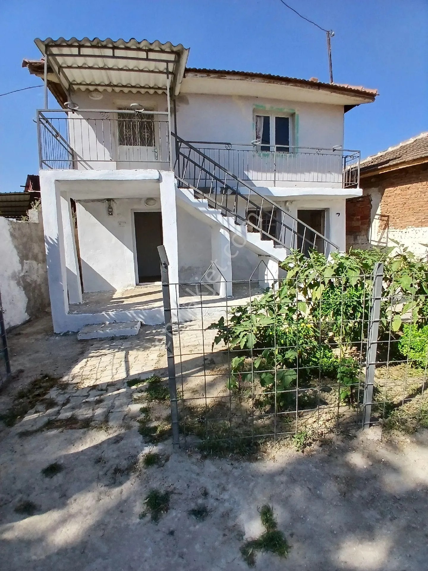 İzmir Torbalı Güllüce Köyünde 2+1 2katlı Ev Satılık