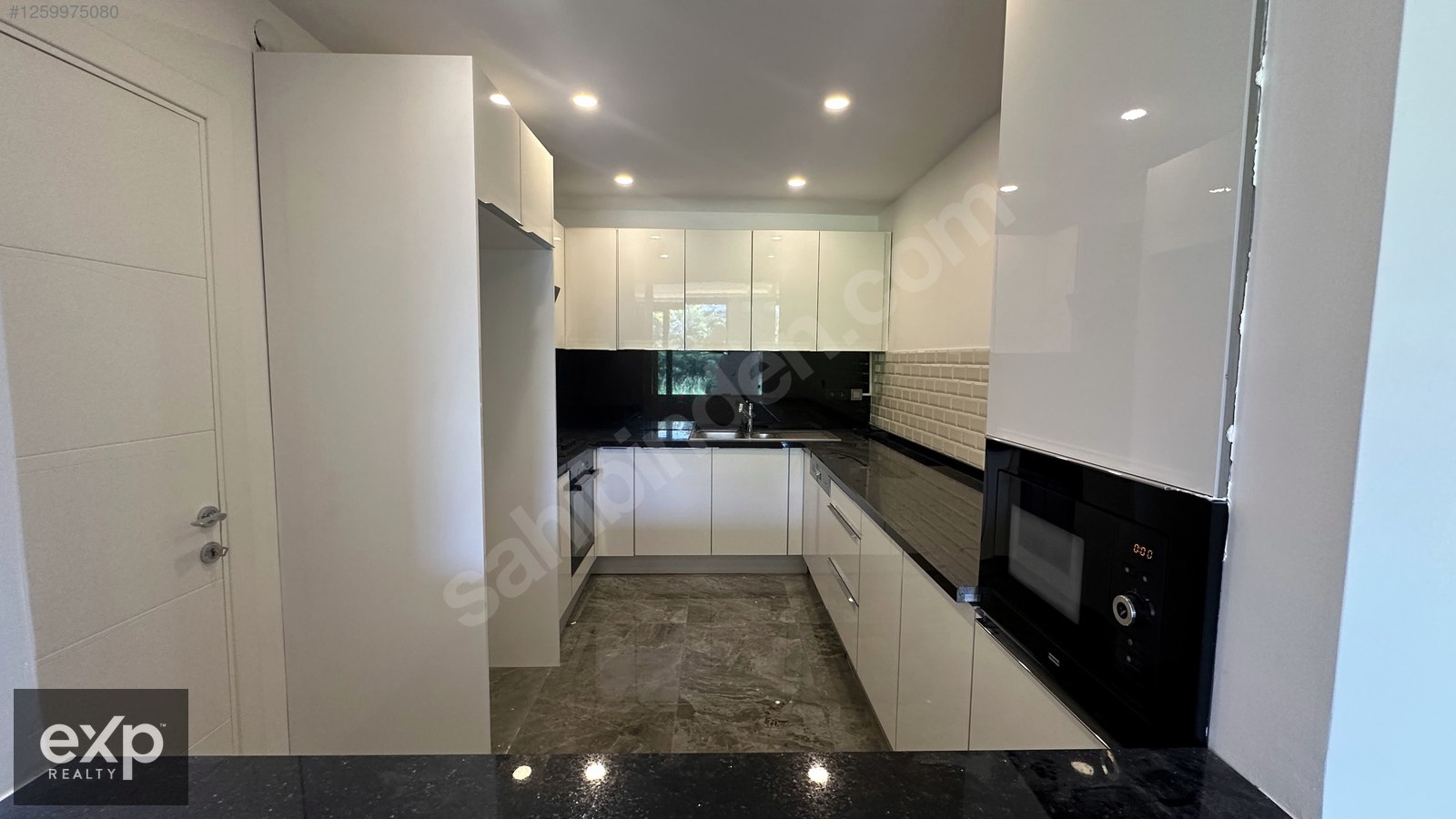 Butik Site İçerisinde Geniş Bahçeli 3+1 Satılık Modern Villa