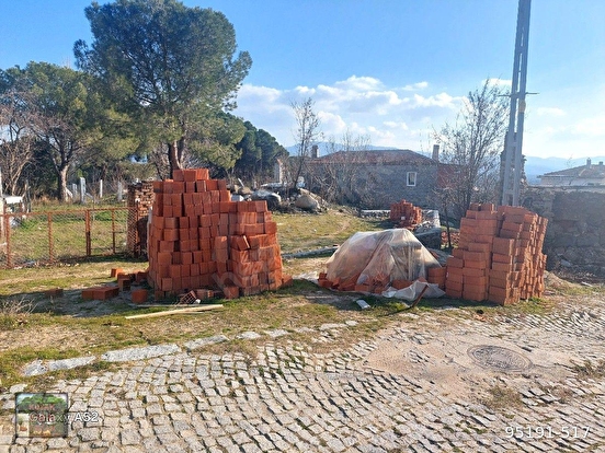 BERGAMA KOZAK YAYLASI HACIHAMZALAR MAH DE 161 M2 ARSA TAPUDA EV YAZIYOR