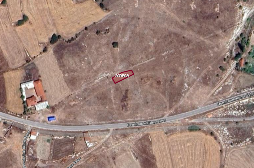 KÜTAHYA ÇAVDARHİSAR DEMİROLUK   KÖYÜNDE 283  M² ARSA  SATILIKTIR