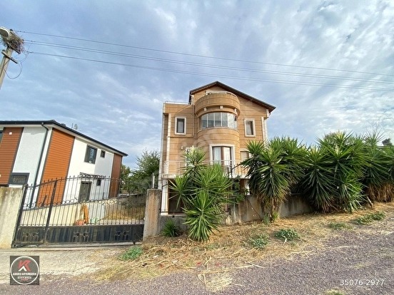YALOVA Kaytazdere’de 334 m² Arsa İçinde 3.5 Katlı 4+3 Müstakil Ev – Deniz Manzar