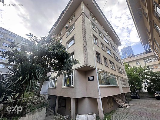 ORTAKLAR CADDESİNDE SATILIK TERASLI ÇATI DUBLEKSİ