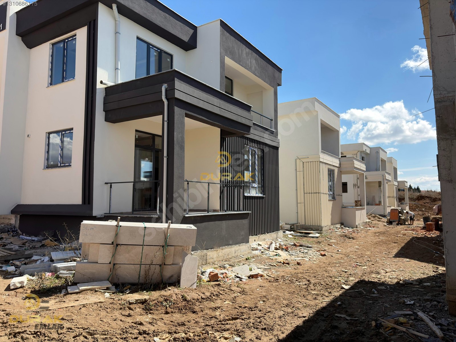DURAK EMLAK'TAN GAZLIGÖL'DE 4+1 SALON 190m2 HAVUZLU DUBLEX VİLLA