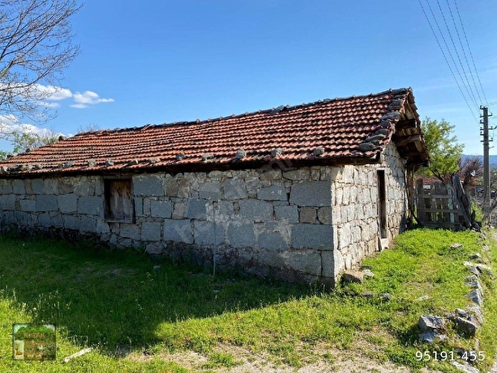 BERGAMA KOZAK HACIHAMZALAR MAH DE 120 M2 TAPUDA DAM GEÇEN ARSA