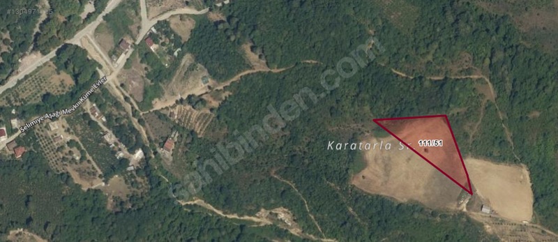 Gölcük Selimiye'de Köy Dibinde Panoramik Manzaralı 5.895m² Tarla