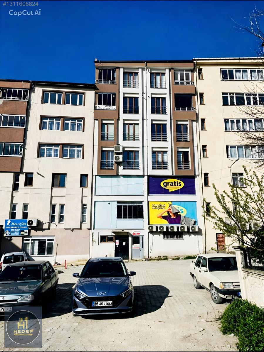 HEDEF EMLAK'TAN CUMHURİYET CADDESİ GRATİS UZERİ KİRALIK DAİRE